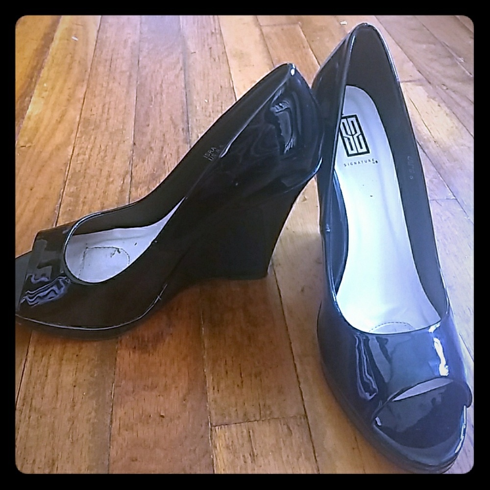 Black patent pumps